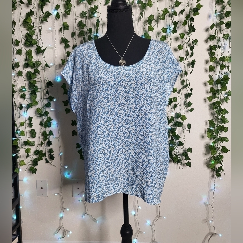 Joie 100% Silk Pastel Blue Abstract Print Tulip Back Cap Sleeve Scoopneck Blouse